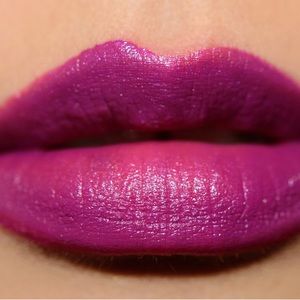 MAC Violetta Lipstick w/ matching lip liner fashion boost